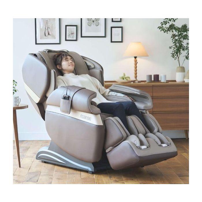 FUJI MR6000 Calm Plus+ massagestol i mørk polstring